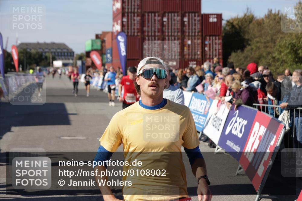 03.10.2025 - Köhlbrandbrückenlauf Jannik Wohlers http://msf.ph/oto/9108902 03.10.2025 12:59:41 Ziel 4111, 4215, 4270, 4475, 6142, 6254, 6325, 6364, 6616, 6654, 6666, 6754 meine-sportfotos.de