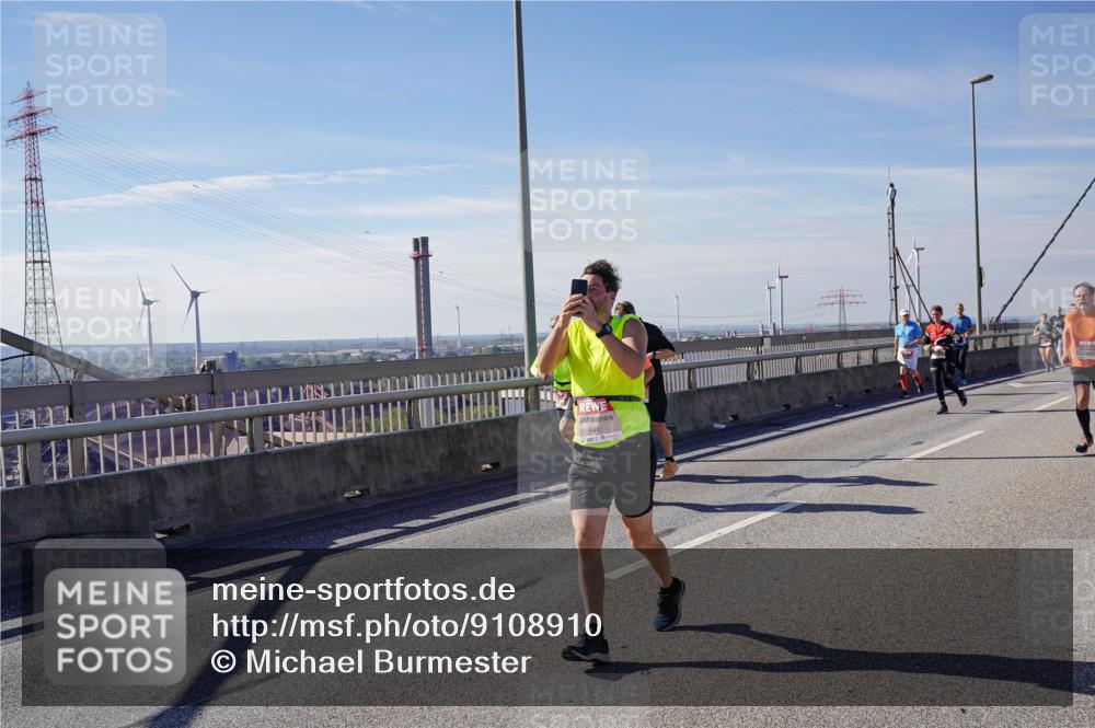 03.10.2025 - Köhlbrandbrückenlauf Michael Burmester http://msf.ph/oto/9108910 03.10.2025 12:51:35 Position 2 6445 meine-sportfotos.de