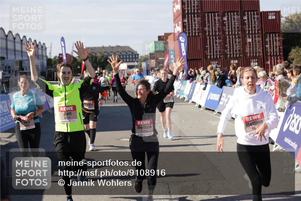 03.10.2025 - Köhlbrandbrückenlauf Jannik Wohlers http://msf.ph/oto/9108916 03.10.2025 13:29:34 Ziel 5340, 5470, 5482, 5514, 5601, 6093, 6156, 6215, 6334, 6335, 6336, 6351, 6387, 6439, 6539, 6543, 6554, 6555 meine-sportfotos.de