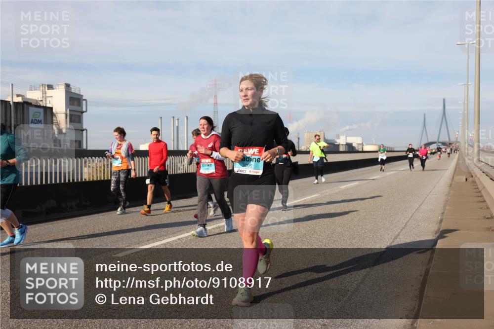03.10.2025 - Köhlbrandbrückenlauf Lena Gebhardt http://msf.ph/oto/9108917 03.10.2025 10:14:17 Position 2 3095 meine-sportfotos.de