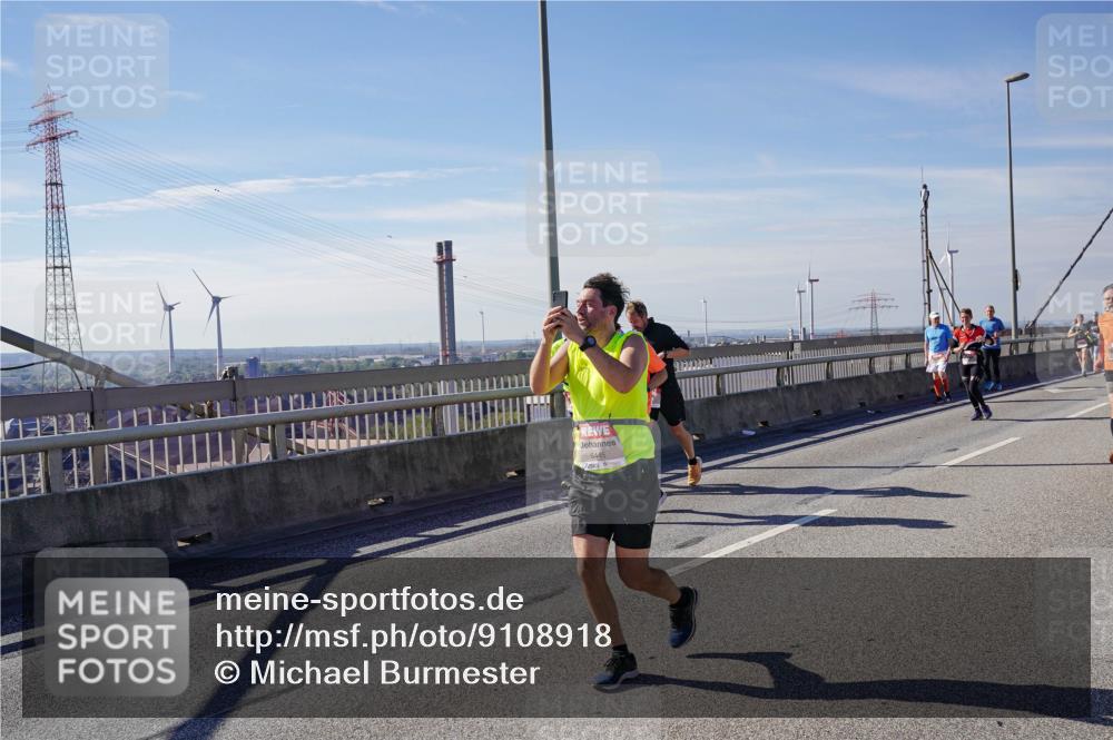03.10.2025 - Köhlbrandbrückenlauf Michael Burmester http://msf.ph/oto/9108918 03.10.2025 12:51:35 Position 2 6445 meine-sportfotos.de