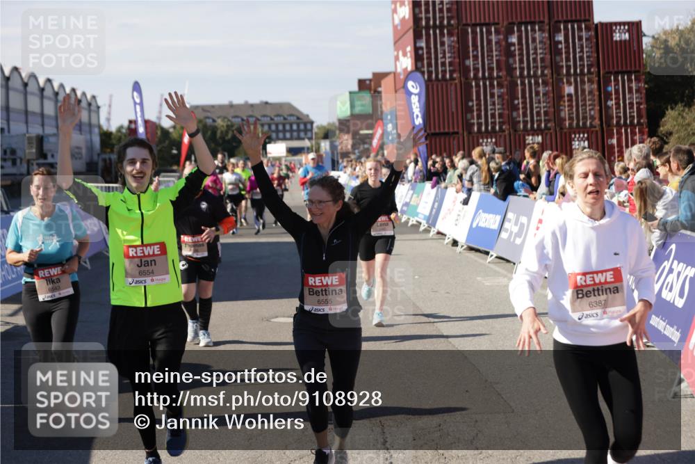 03.10.2025 - Köhlbrandbrückenlauf Jannik Wohlers http://msf.ph/oto/9108928 03.10.2025 13:29:34 Ziel 5340, 5470, 5482, 5514, 5601, 6093, 6156, 6215, 6334, 6335, 6336, 6351, 6387, 6439, 6539, 6543, 6554, 6555 meine-sportfotos.de