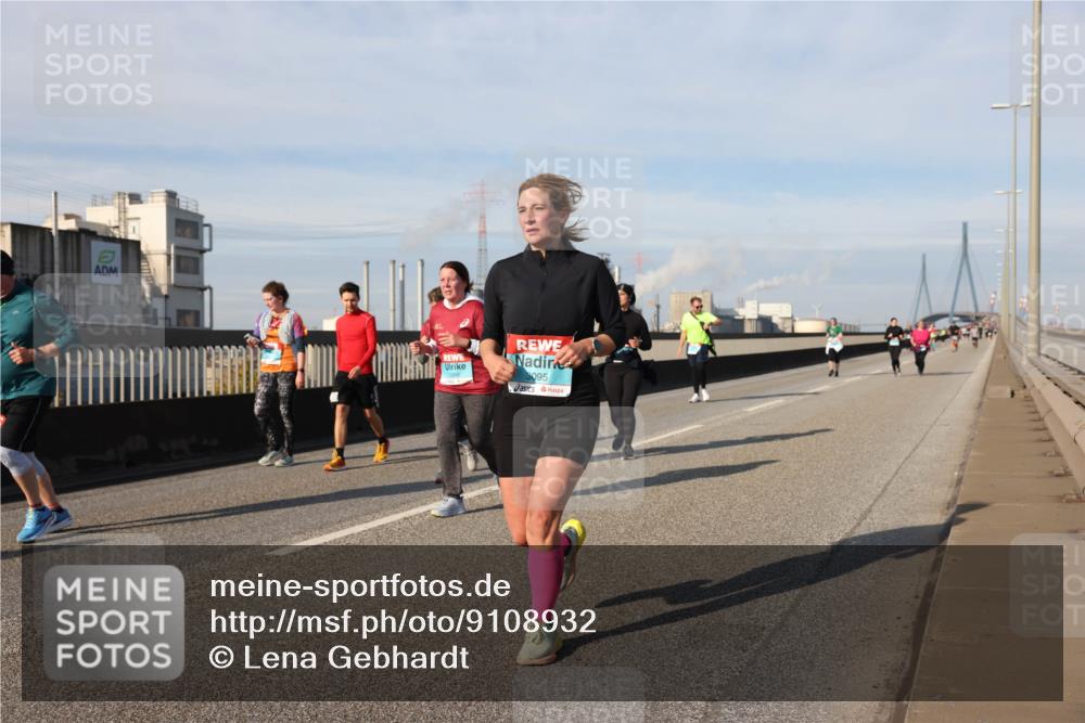 03.10.2025 - Köhlbrandbrückenlauf Lena Gebhardt http://msf.ph/oto/9108932 03.10.2025 10:14:17 Position 2 3095 meine-sportfotos.de