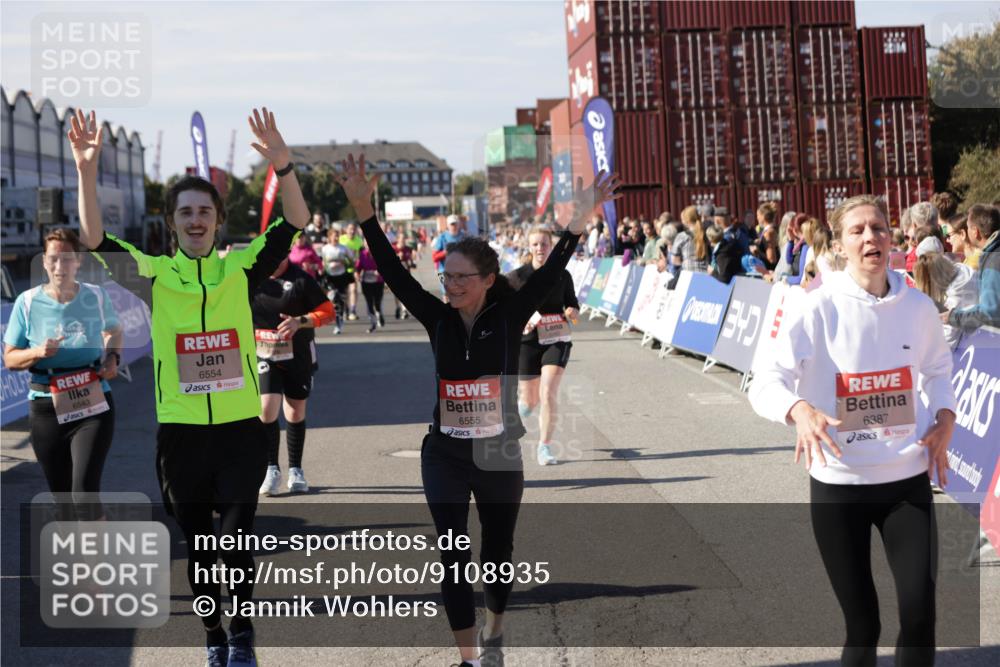 03.10.2025 - Köhlbrandbrückenlauf Jannik Wohlers http://msf.ph/oto/9108935 03.10.2025 13:29:34 Ziel 5340, 5470, 5482, 5514, 5601, 6093, 6156, 6215, 6334, 6335, 6336, 6351, 6387, 6439, 6539, 6543, 6554, 6555 meine-sportfotos.de
