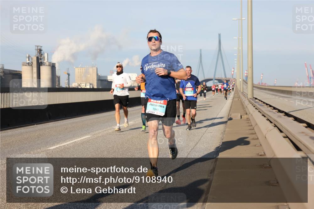 03.10.2025 - Köhlbrandbrückenlauf Lena Gebhardt http://msf.ph/oto/9108940 03.10.2025 09:41:10 Position 2 1040 meine-sportfotos.de