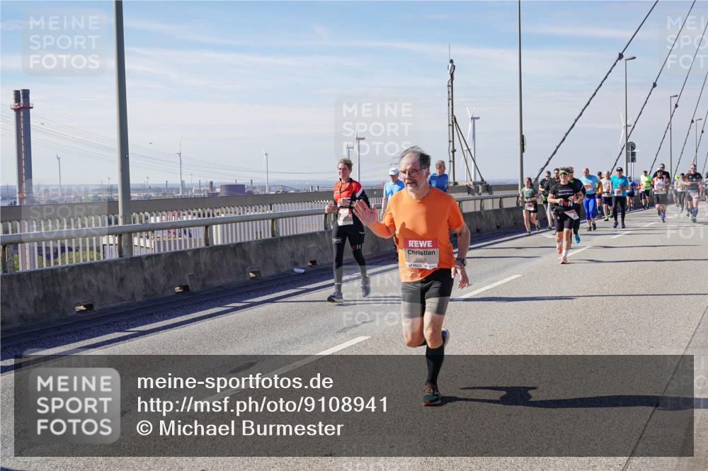 03.10.2025 - Köhlbrandbrückenlauf Michael Burmester http://msf.ph/oto/9108941 03.10.2025 12:51:37 Position 2 5525 meine-sportfotos.de