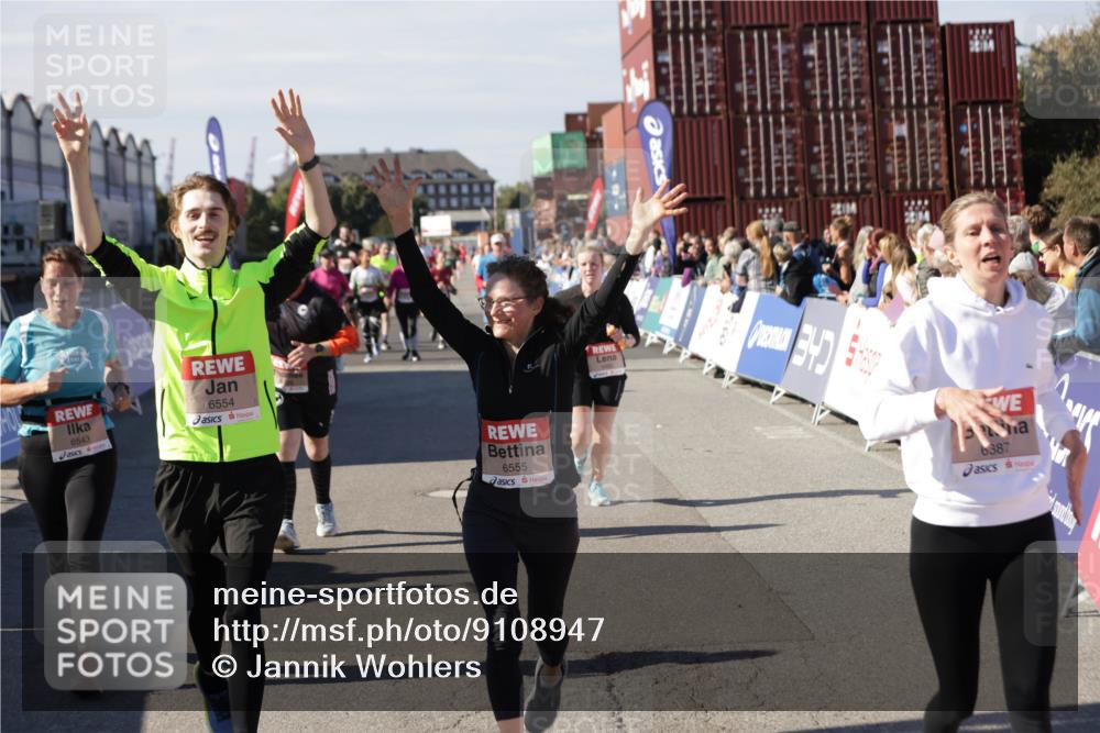 03.10.2025 - Köhlbrandbrückenlauf Jannik Wohlers http://msf.ph/oto/9108947 03.10.2025 13:29:34 Ziel 5340, 5470, 5482, 5514, 5601, 6093, 6156, 6215, 6334, 6335, 6336, 6351, 6387, 6439, 6539, 6543, 6554, 6555 meine-sportfotos.de