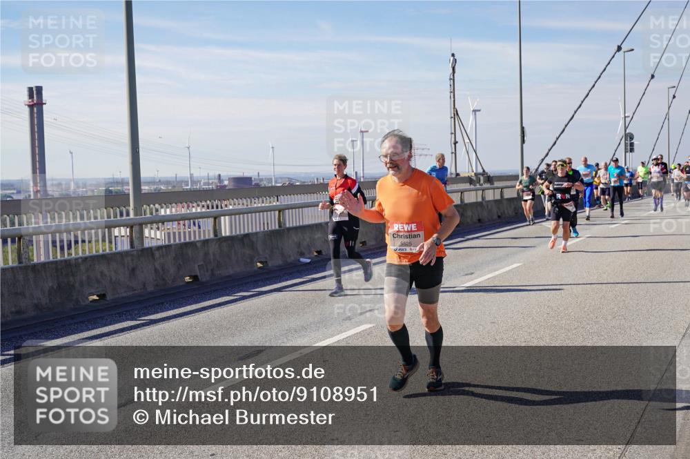 03.10.2025 - Köhlbrandbrückenlauf Michael Burmester http://msf.ph/oto/9108951 03.10.2025 12:51:37 Position 2 5525 meine-sportfotos.de