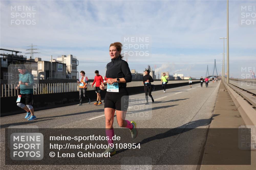 03.10.2025 - Köhlbrandbrückenlauf Lena Gebhardt http://msf.ph/oto/9108954 03.10.2025 10:14:18 Position 2 3095 meine-sportfotos.de