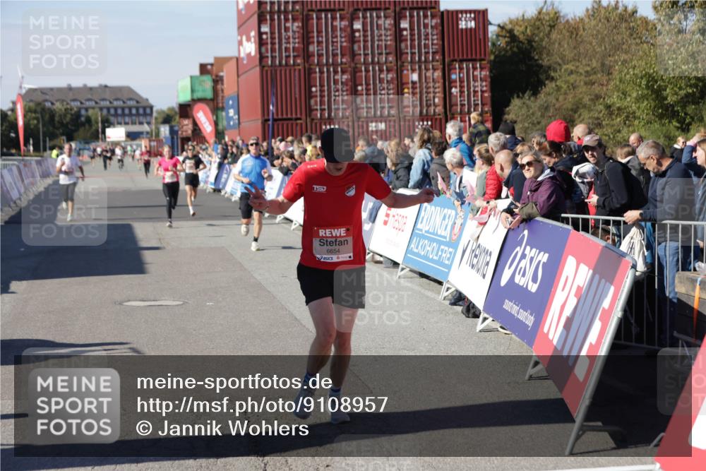03.10.2025 - Köhlbrandbrückenlauf Jannik Wohlers http://msf.ph/oto/9108957 03.10.2025 12:59:42 Ziel 4111, 4215, 4270, 4475, 6142, 6254, 6325, 6364, 6601, 6616, 6654, 6666, 6754 meine-sportfotos.de