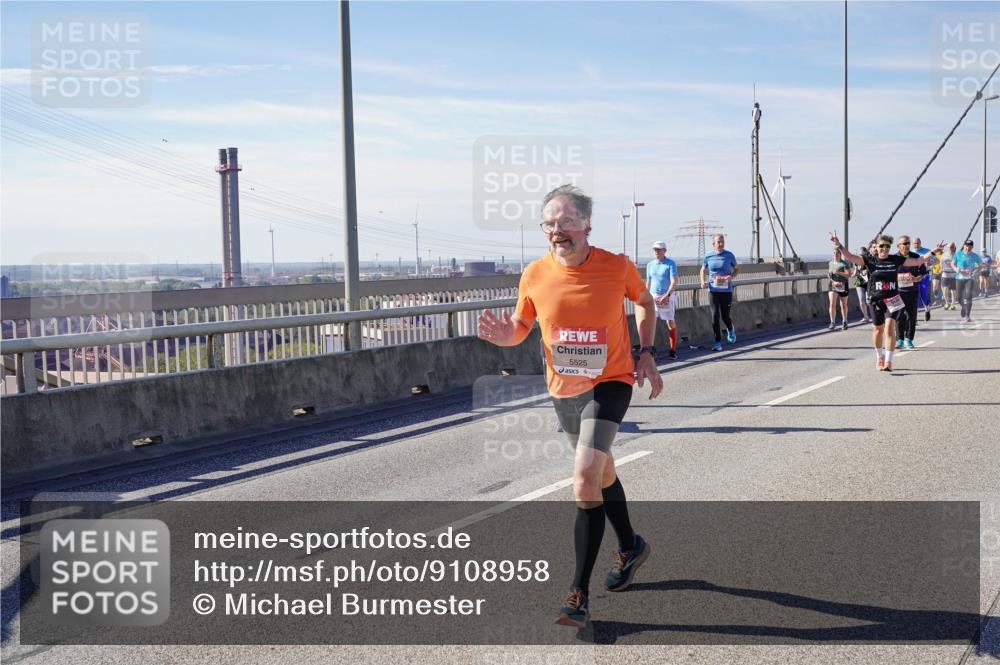 03.10.2025 - Köhlbrandbrückenlauf Michael Burmester http://msf.ph/oto/9108958 03.10.2025 12:51:37 Position 2 5525 meine-sportfotos.de