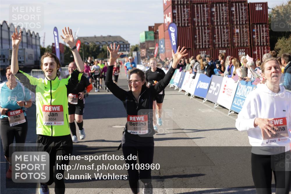 03.10.2025 - Köhlbrandbrückenlauf Jannik Wohlers http://msf.ph/oto/9108960 03.10.2025 13:29:35 Ziel 5340, 5470, 5482, 5514, 5601, 6093, 6156, 6215, 6334, 6335, 6336, 6351, 6387, 6439, 6539, 6543, 6554, 6555 meine-sportfotos.de