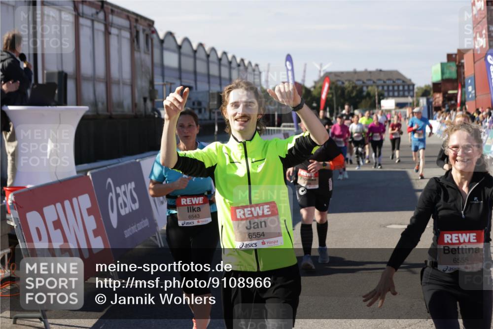 03.10.2025 - Köhlbrandbrückenlauf Jannik Wohlers http://msf.ph/oto/9108966 03.10.2025 13:29:35 Ziel 5340, 5470, 5482, 5514, 5601, 6093, 6156, 6215, 6334, 6335, 6336, 6351, 6387, 6439, 6539, 6543, 6554, 6555 meine-sportfotos.de