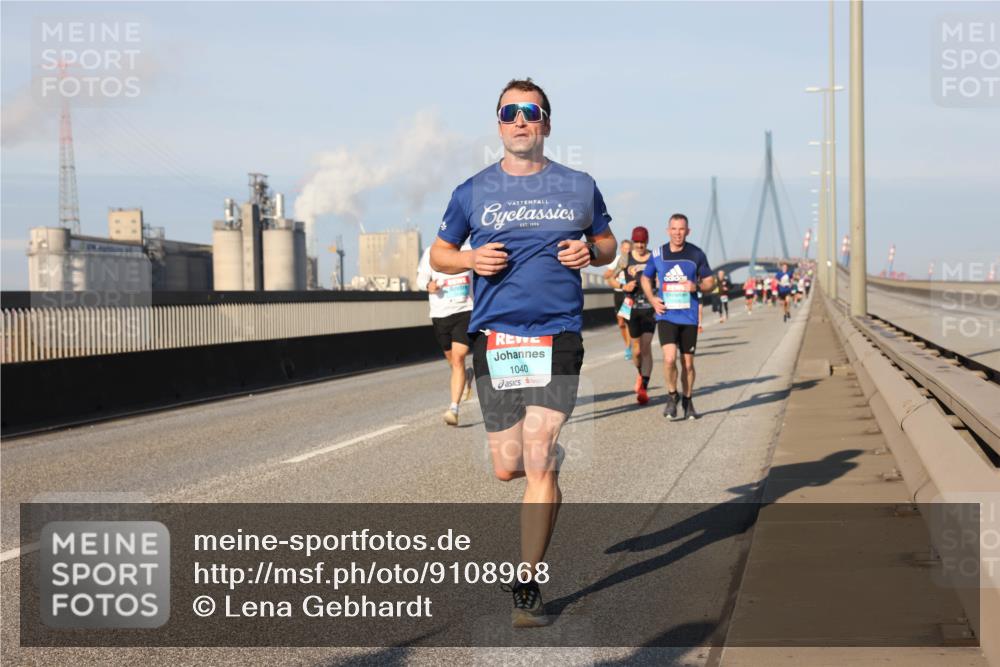 03.10.2025 - Köhlbrandbrückenlauf Lena Gebhardt http://msf.ph/oto/9108968 03.10.2025 09:41:11 Position 2 1040 meine-sportfotos.de