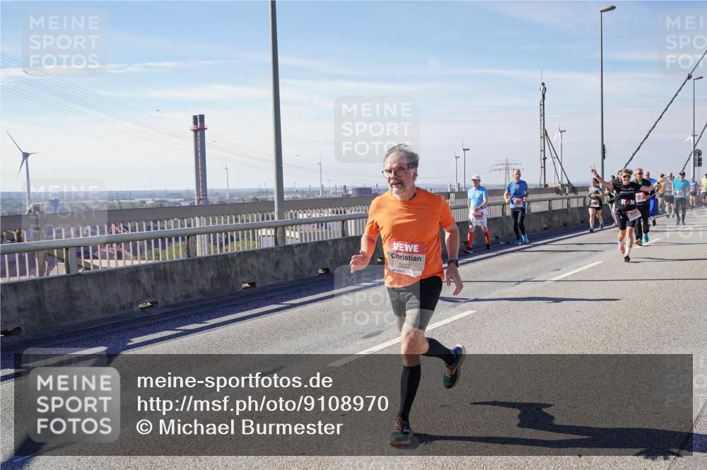 03.10.2025 - Köhlbrandbrückenlauf Michael Burmester http://msf.ph/oto/9108970 03.10.2025 12:51:37 Position 2 5525 meine-sportfotos.de