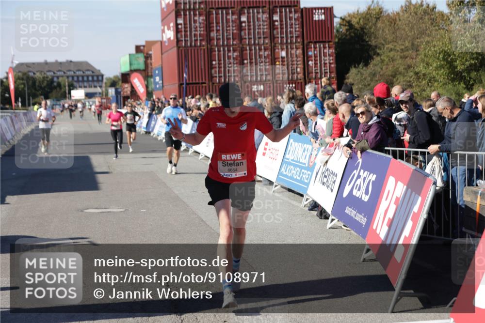03.10.2025 - Köhlbrandbrückenlauf Jannik Wohlers http://msf.ph/oto/9108971 03.10.2025 12:59:43 Ziel 4074, 4111, 4215, 4270, 4475, 6142, 6254, 6325, 6364, 6601, 6616, 6654, 6666, 6754 meine-sportfotos.de