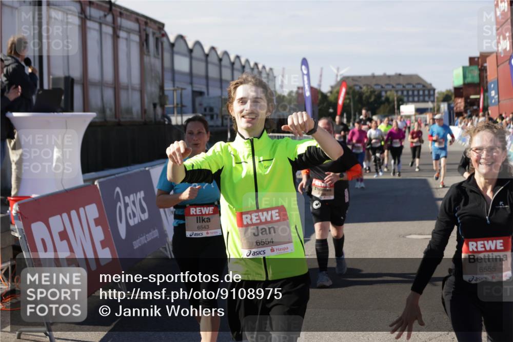 03.10.2025 - Köhlbrandbrückenlauf Jannik Wohlers http://msf.ph/oto/9108975 03.10.2025 13:29:35 Ziel 5340, 5470, 5482, 5514, 5601, 6093, 6156, 6215, 6334, 6335, 6336, 6351, 6387, 6439, 6539, 6543, 6554, 6555 meine-sportfotos.de