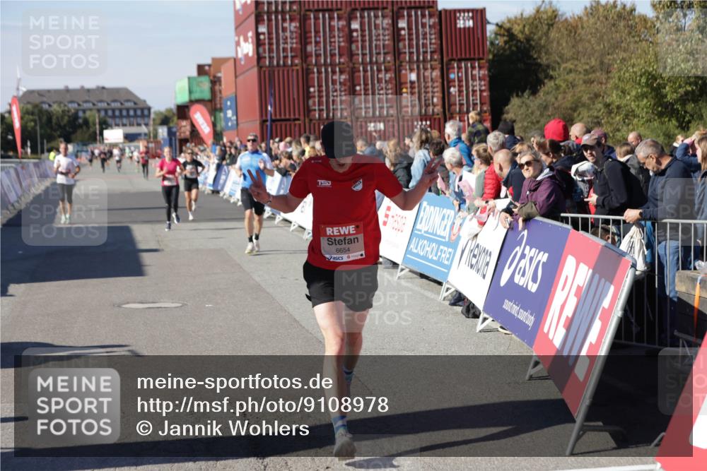 03.10.2025 - Köhlbrandbrückenlauf Jannik Wohlers http://msf.ph/oto/9108978 03.10.2025 12:59:43 Ziel 4074, 4111, 4215, 4270, 4475, 6142, 6254, 6325, 6364, 6601, 6616, 6654, 6666, 6754 meine-sportfotos.de