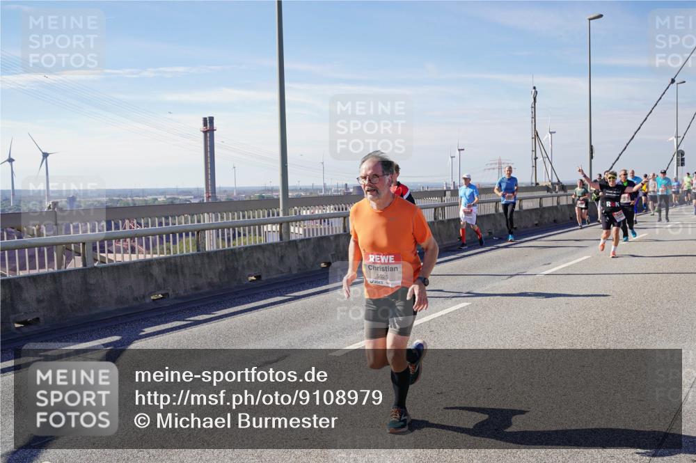 03.10.2025 - Köhlbrandbrückenlauf Michael Burmester http://msf.ph/oto/9108979 03.10.2025 12:51:37 Position 2 5525 meine-sportfotos.de