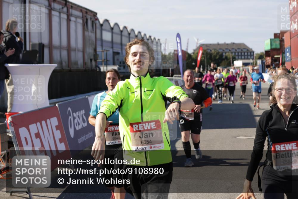 03.10.2025 - Köhlbrandbrückenlauf Jannik Wohlers http://msf.ph/oto/9108980 03.10.2025 13:29:35 Ziel 5340, 5470, 5482, 5514, 5601, 6093, 6156, 6215, 6334, 6335, 6336, 6351, 6387, 6439, 6539, 6543, 6554, 6555 meine-sportfotos.de