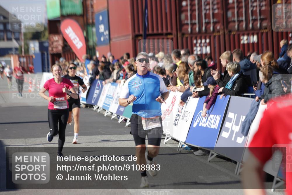 03.10.2025 - Köhlbrandbrückenlauf Jannik Wohlers http://msf.ph/oto/9108983 03.10.2025 12:59:44 Ziel 4074, 4111, 4215, 4270, 4475, 6142, 6254, 6364, 6601, 6616, 6654, 6666, 6754 meine-sportfotos.de