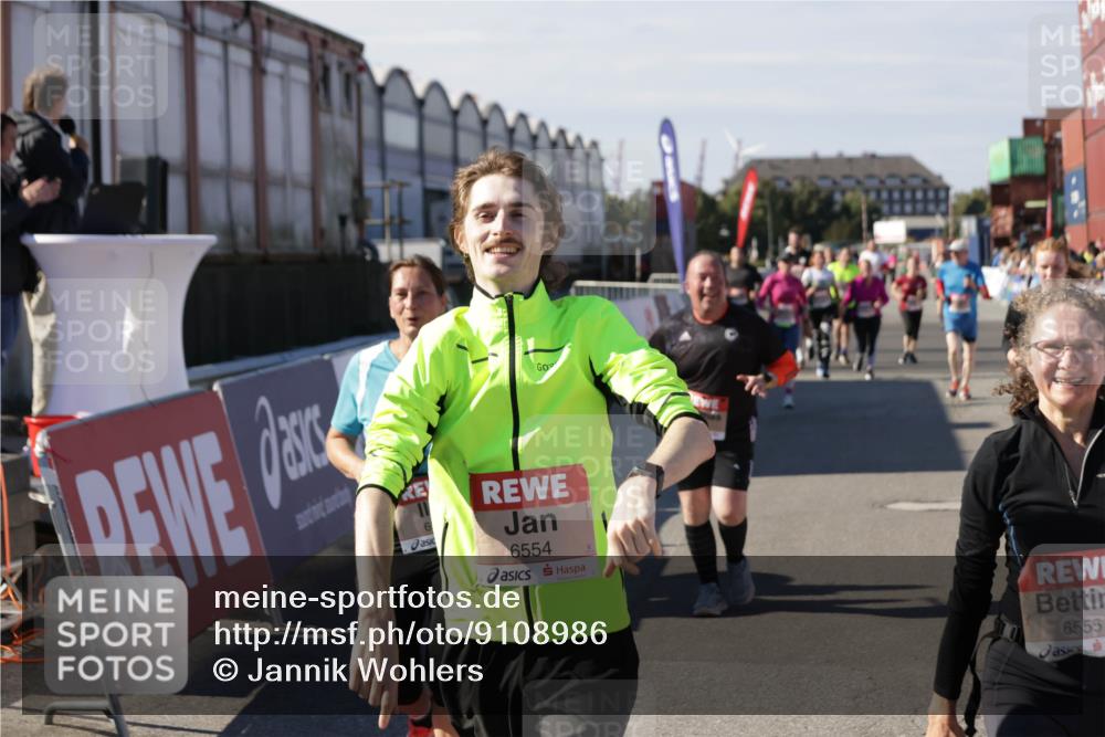 03.10.2025 - Köhlbrandbrückenlauf Jannik Wohlers http://msf.ph/oto/9108986 03.10.2025 13:29:35 Ziel 5340, 5470, 5482, 5514, 5601, 6093, 6156, 6215, 6334, 6335, 6336, 6351, 6387, 6439, 6539, 6543, 6554, 6555 meine-sportfotos.de
