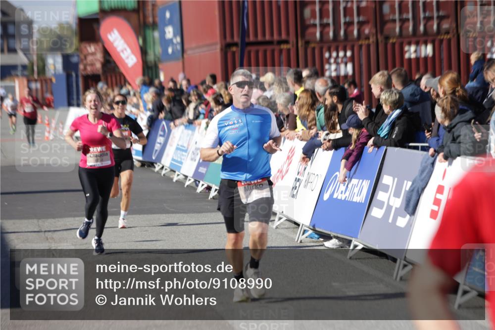 03.10.2025 - Köhlbrandbrückenlauf Jannik Wohlers http://msf.ph/oto/9108990 03.10.2025 12:59:44 Ziel 4074, 4111, 4215, 4270, 4475, 6142, 6254, 6364, 6601, 6616, 6654, 6666, 6754 meine-sportfotos.de
