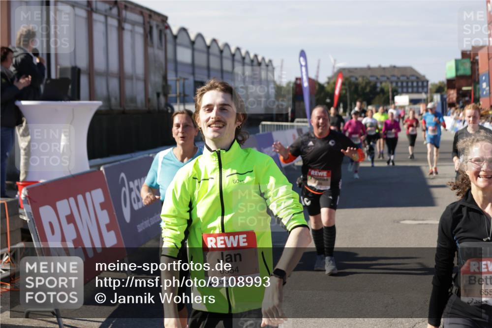 03.10.2025 - Köhlbrandbrückenlauf Jannik Wohlers http://msf.ph/oto/9108993 03.10.2025 13:29:35 Ziel 5340, 5470, 5482, 5514, 5601, 6093, 6156, 6215, 6334, 6335, 6336, 6351, 6387, 6439, 6539, 6543, 6554, 6555 meine-sportfotos.de