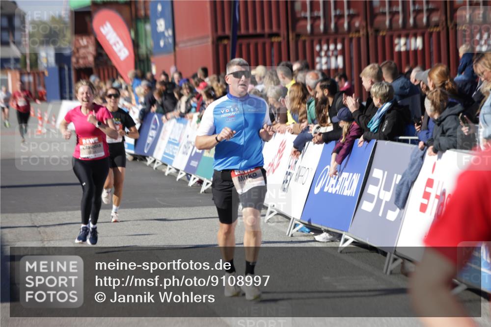 03.10.2025 - Köhlbrandbrückenlauf Jannik Wohlers http://msf.ph/oto/9108997 03.10.2025 12:59:44 Ziel 4074, 4111, 4215, 4270, 4475, 6142, 6254, 6364, 6601, 6616, 6654, 6666, 6754 meine-sportfotos.de