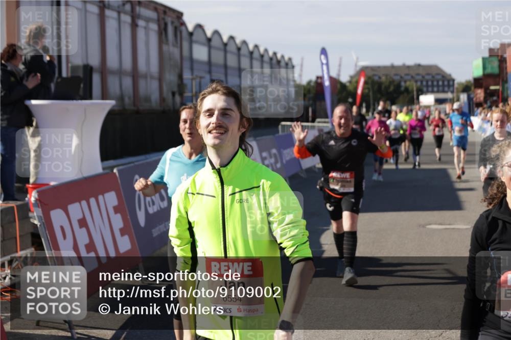 03.10.2025 - Köhlbrandbrückenlauf Jannik Wohlers http://msf.ph/oto/9109002 03.10.2025 13:29:35 Ziel 5340, 5470, 5482, 5514, 5601, 6093, 6156, 6215, 6334, 6335, 6336, 6351, 6387, 6439, 6539, 6543, 6554, 6555 meine-sportfotos.de