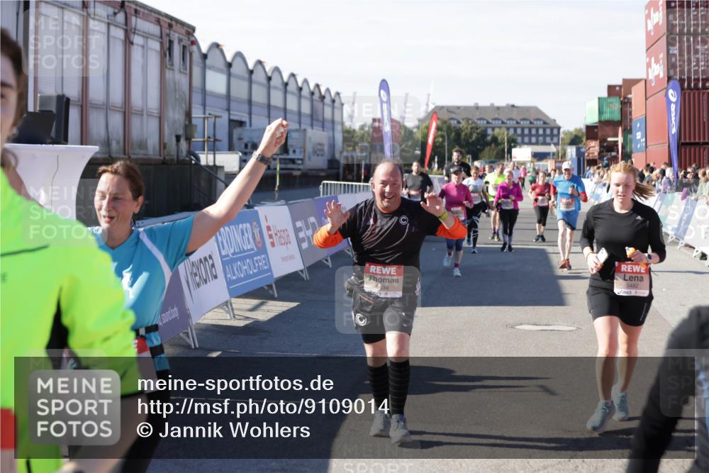 03.10.2025 - Köhlbrandbrückenlauf Jannik Wohlers http://msf.ph/oto/9109014 03.10.2025 13:29:36 Ziel 5470, 5482, 5601, 6093, 6156, 6215, 6334, 6335, 6336, 6351, 6387, 6439, 6539, 6543, 6554, 6555 meine-sportfotos.de
