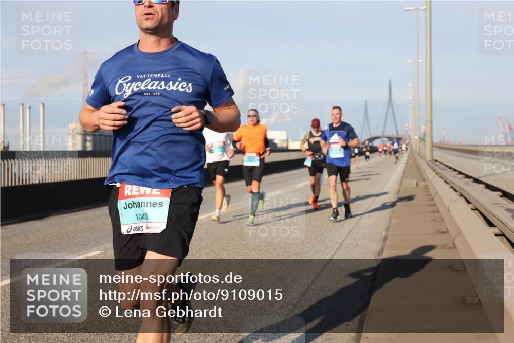 03.10.2025 - Köhlbrandbrückenlauf Lena Gebhardt http://msf.ph/oto/9109015 03.10.2025 09:41:11 Position 2 1040, 3 meine-sportfotos.de