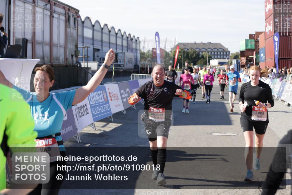 03.10.2025 - Köhlbrandbrückenlauf Jannik Wohlers http://msf.ph/oto/9109018 03.10.2025 13:29:36 Ziel 5470, 5482, 5601, 6093, 6156, 6215, 6334, 6335, 6336, 6351, 6387, 6439, 6539, 6543, 6554, 6555 meine-sportfotos.de