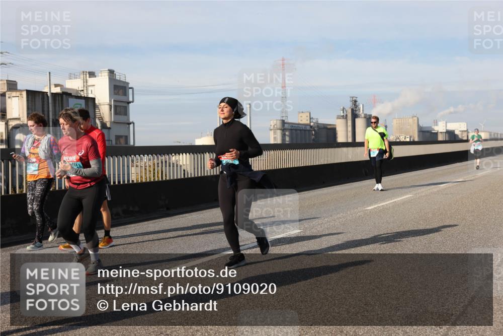 03.10.2025 - Köhlbrandbrückenlauf Lena Gebhardt http://msf.ph/oto/9109020 03.10.2025 10:14:19 Position 2  meine-sportfotos.de