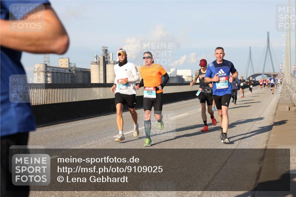 03.10.2025 - Köhlbrandbrückenlauf Lena Gebhardt http://msf.ph/oto/9109025 03.10.2025 09:41:12 Position 2 3266, 1028 meine-sportfotos.de