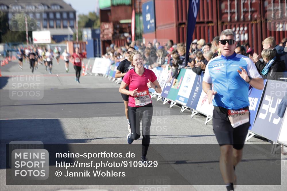 03.10.2025 - Köhlbrandbrückenlauf Jannik Wohlers http://msf.ph/oto/9109029 03.10.2025 12:59:45 Ziel 4074, 4111, 4215, 4270, 4475, 6142, 6254, 6364, 6601, 6616, 6654, 6666, 6754 meine-sportfotos.de