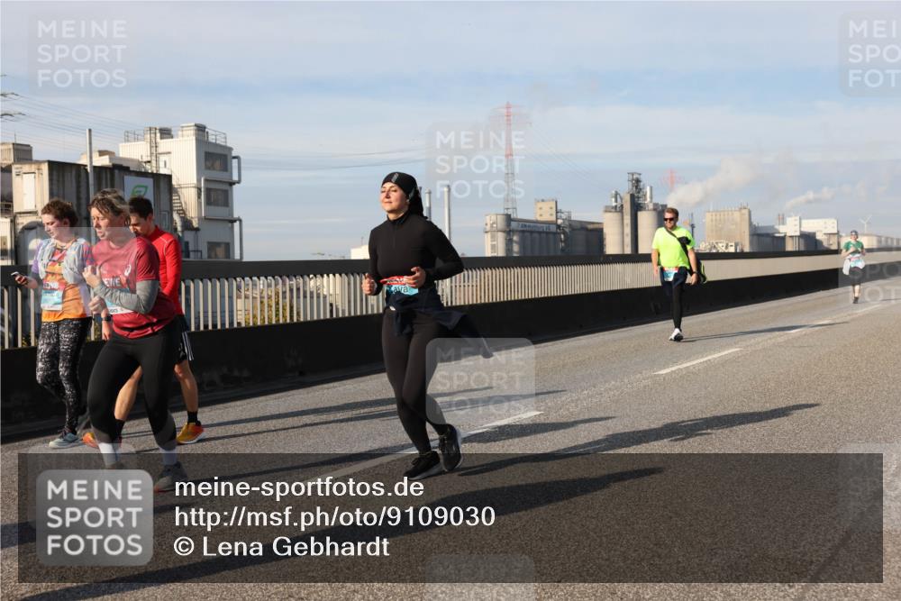 03.10.2025 - Köhlbrandbrückenlauf Lena Gebhardt http://msf.ph/oto/9109030 03.10.2025 10:14:19 Position 2  meine-sportfotos.de