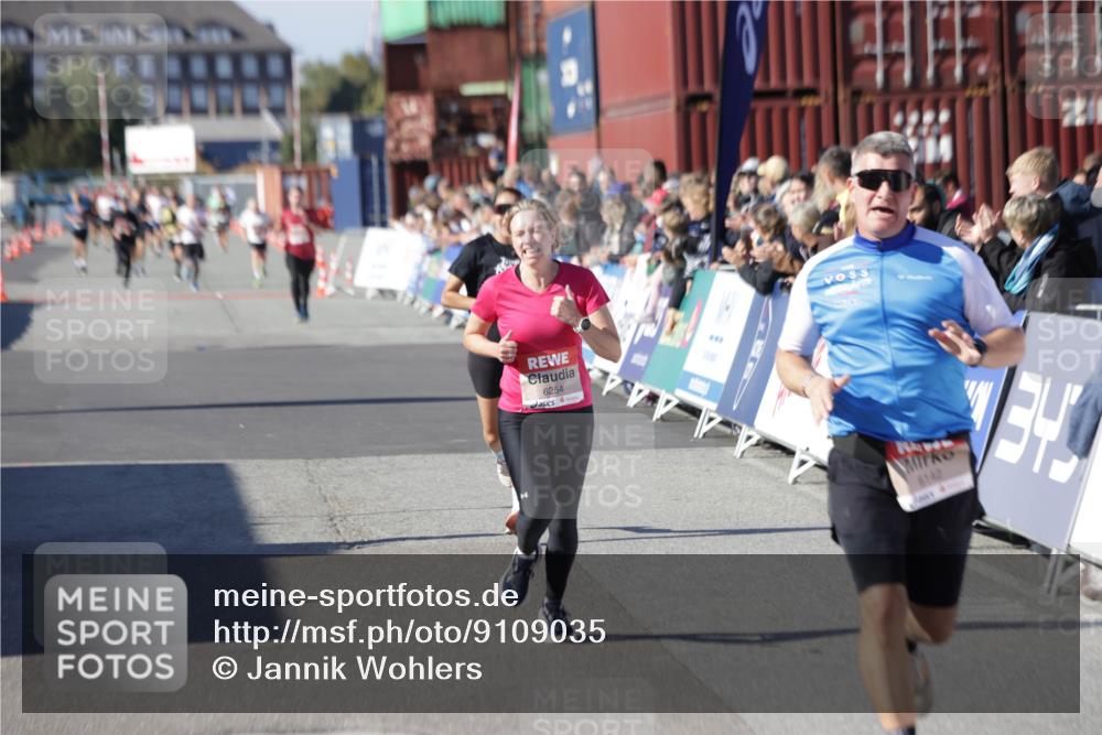 03.10.2025 - Köhlbrandbrückenlauf Jannik Wohlers http://msf.ph/oto/9109035 03.10.2025 12:59:45 Ziel 4074, 4111, 4215, 4270, 4475, 6142, 6254, 6364, 6601, 6616, 6654, 6666, 6754 meine-sportfotos.de