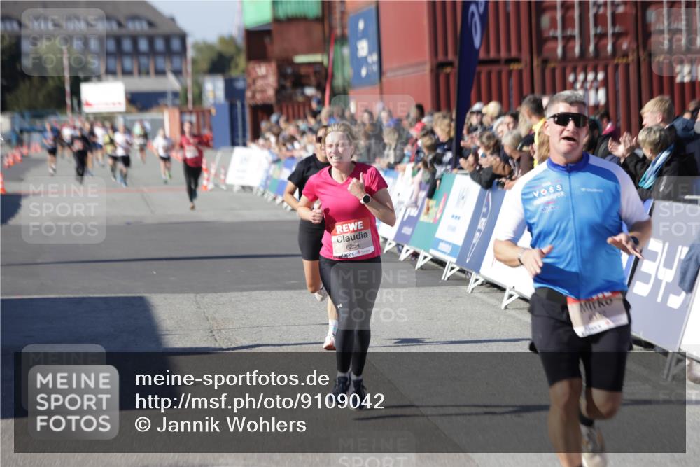 03.10.2025 - Köhlbrandbrückenlauf Jannik Wohlers http://msf.ph/oto/9109042 03.10.2025 12:59:45 Ziel 4074, 4111, 4215, 4270, 4475, 6142, 6254, 6364, 6601, 6616, 6654, 6666, 6754 meine-sportfotos.de