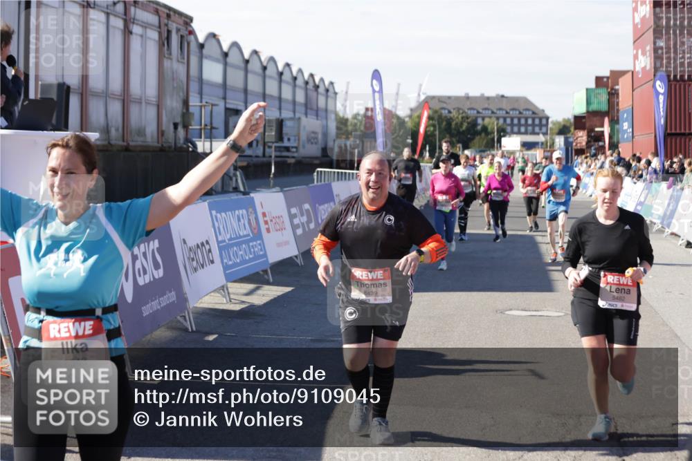 03.10.2025 - Köhlbrandbrückenlauf Jannik Wohlers http://msf.ph/oto/9109045 03.10.2025 13:29:36 Ziel 5470, 5482, 5601, 6093, 6156, 6215, 6334, 6335, 6336, 6351, 6387, 6439, 6539, 6543, 6554, 6555 meine-sportfotos.de