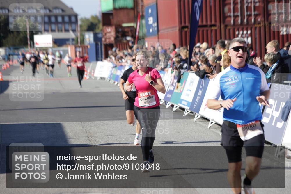 03.10.2025 - Köhlbrandbrückenlauf Jannik Wohlers http://msf.ph/oto/9109048 03.10.2025 12:59:45 Ziel 4074, 4111, 4215, 4270, 4475, 6142, 6254, 6364, 6601, 6616, 6654, 6666, 6754 meine-sportfotos.de