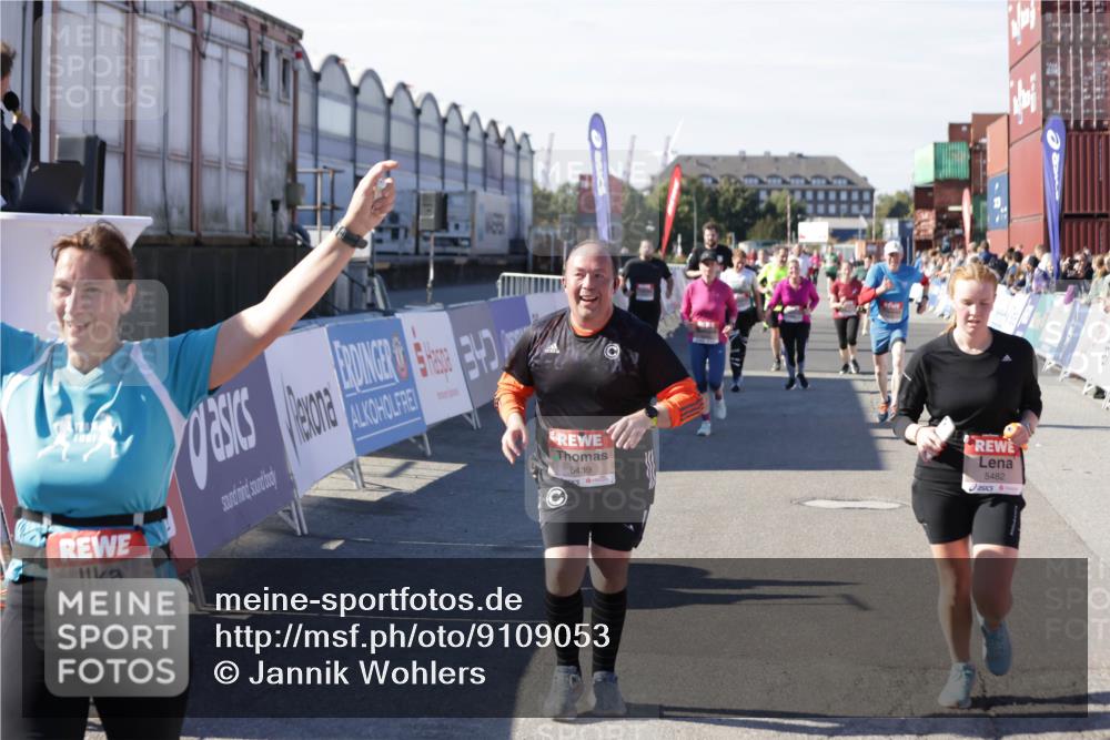 03.10.2025 - Köhlbrandbrückenlauf Jannik Wohlers http://msf.ph/oto/9109053 03.10.2025 13:29:36 Ziel 5470, 5482, 5601, 6093, 6156, 6215, 6334, 6335, 6336, 6351, 6387, 6439, 6539, 6543, 6554, 6555 meine-sportfotos.de