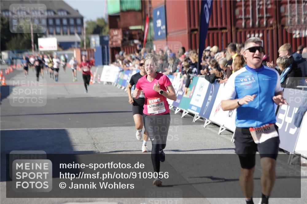 03.10.2025 - Köhlbrandbrückenlauf Jannik Wohlers http://msf.ph/oto/9109056 03.10.2025 12:59:45 Ziel 4074, 4111, 4215, 4270, 4475, 6142, 6254, 6364, 6601, 6616, 6654, 6666, 6754 meine-sportfotos.de