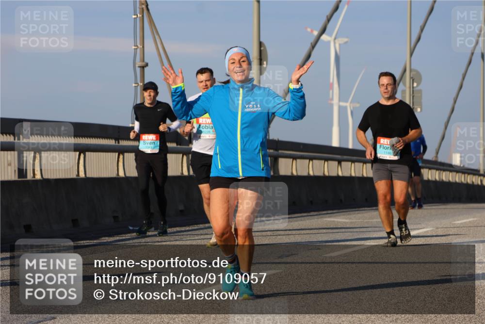 03.10.2025 - Köhlbrandbrückenlauf Strokosch-Dieckow http://msf.ph/oto/9109057 03.10.2025 09:40:02 Position 2 1226, 1043, 1146 meine-sportfotos.de