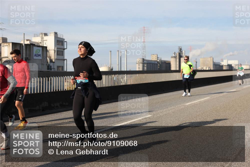 03.10.2025 - Köhlbrandbrückenlauf Lena Gebhardt http://msf.ph/oto/9109068 03.10.2025 10:14:19 Position 2  meine-sportfotos.de
