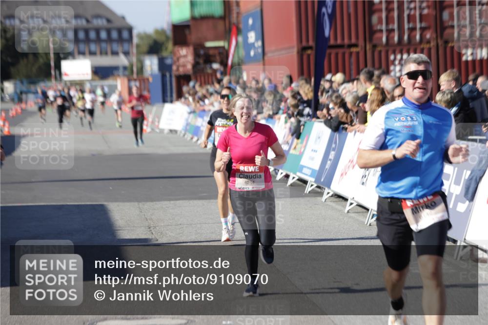 03.10.2025 - Köhlbrandbrückenlauf Jannik Wohlers http://msf.ph/oto/9109070 03.10.2025 12:59:45 Ziel 4074, 4111, 4215, 4270, 4475, 6142, 6254, 6364, 6601, 6616, 6654, 6666, 6754 meine-sportfotos.de