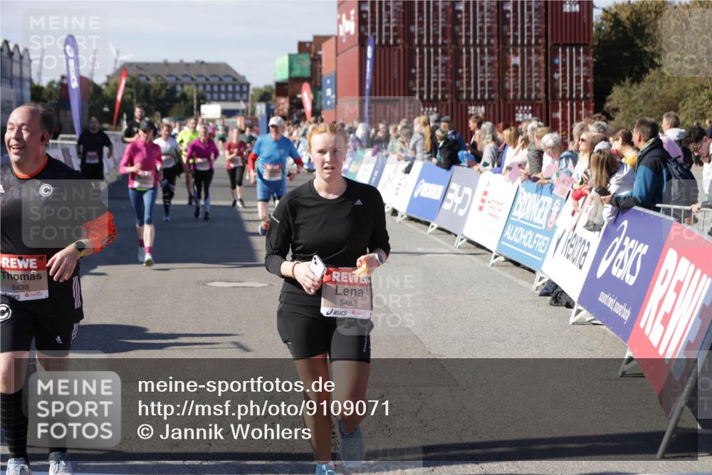 03.10.2025 - Köhlbrandbrückenlauf Jannik Wohlers http://msf.ph/oto/9109071 03.10.2025 13:29:37 Ziel 4629, 4660, 4720, 4733, 5470, 5482, 5601, 6093, 6156, 6215, 6334, 6335, 6336, 6351, 6387, 6439, 6539, 6543, 6554, 6555 meine-sportfotos.de