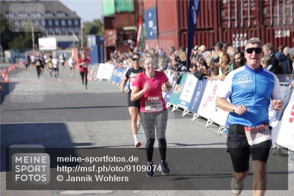 03.10.2025 - Köhlbrandbrückenlauf Jannik Wohlers http://msf.ph/oto/9109074 03.10.2025 12:59:45 Ziel 4074, 4111, 4215, 4270, 4475, 6142, 6254, 6364, 6601, 6616, 6654, 6666, 6754 meine-sportfotos.de
