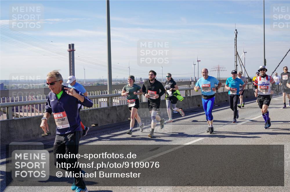 03.10.2025 - Köhlbrandbrückenlauf Michael Burmester http://msf.ph/oto/9109076 03.10.2025 12:51:43 Position 2 5027 meine-sportfotos.de