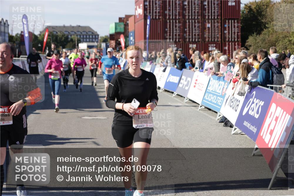 03.10.2025 - Köhlbrandbrückenlauf Jannik Wohlers http://msf.ph/oto/9109078 03.10.2025 13:29:37 Ziel 4629, 4660, 4720, 4733, 5470, 5482, 5601, 6093, 6156, 6215, 6334, 6335, 6336, 6351, 6387, 6439, 6539, 6543, 6554, 6555 meine-sportfotos.de